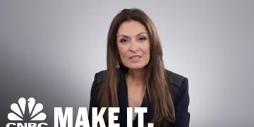 Suzy Welch: The Surprising Career Advice Jeff Bezos Gave Me | CNBC Make It.