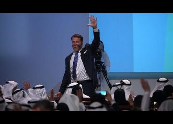 Life coach Tony Robbins shares top career advice: Self-education