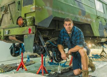 Our 6×6 Ex-Military Truck Rebuild Isn't Exactly Going To Plan (Week 5 & 6)