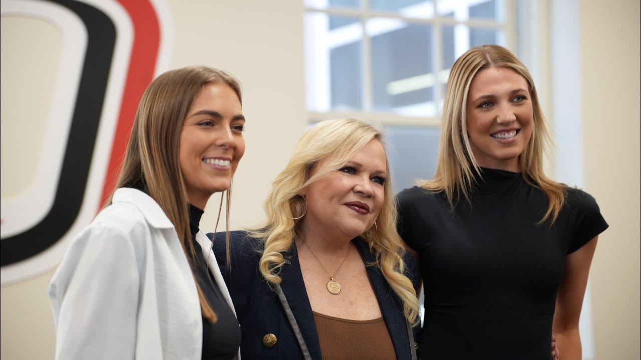 Holly Rowe Talks Career Advice, Battling Cancer, Women’s Sports, Paige Bueckers