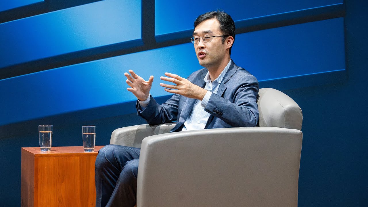 CEO Peng Zhao Shares Career Advice with Students