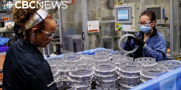 Canada's economy loses 25,000 jobs in January