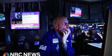 U.S. economy unexpectedly loses 92,000 jobs in February